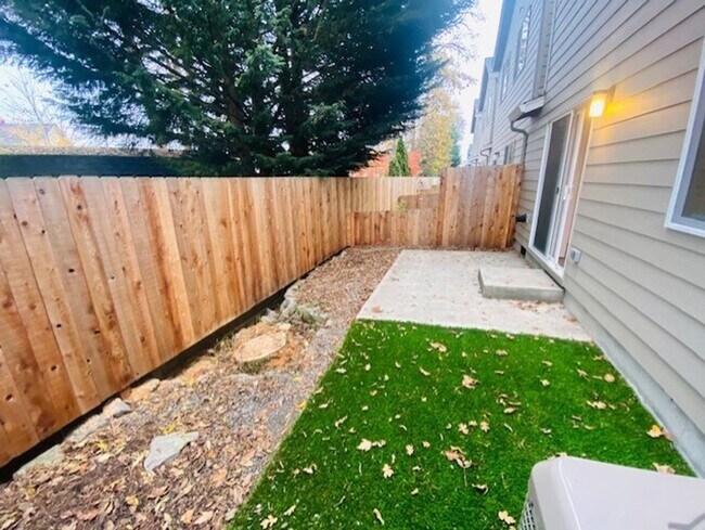 Building Photo - Beautiful Newer Home in Terrific Salmon Creek Location