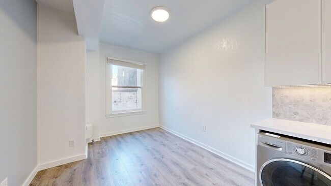 Building Photo - 727 Ellis St