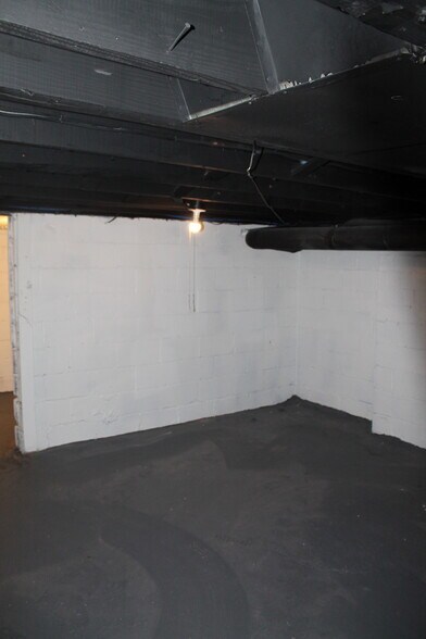 Building Photo - 1829 S Champion Ave