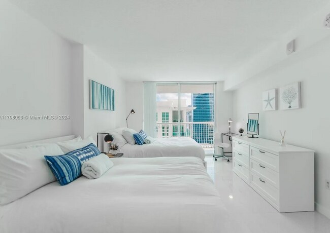 Building Photo - 1200 Brickell Bay Dr