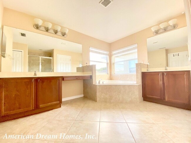 Building Photo - 10973 Willow Ridge Loop