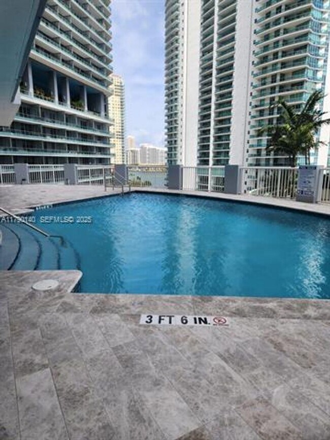 Building Photo - 170 SE 14th St