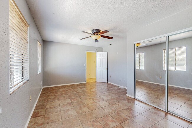 Building Photo - North Valley 4 Bedroom 2 Bath *Move-in Special* $1000 off 1st month rent if you sign by 11/30/25