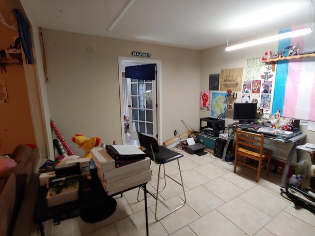 Building Photo - 1611 Pepper Dr