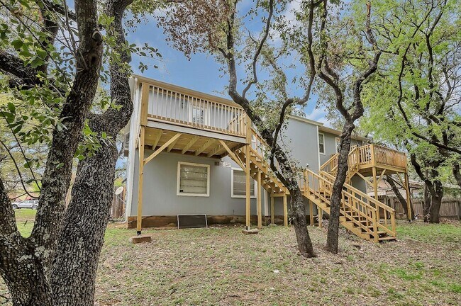 Building Photo - 500 Algerita Dr