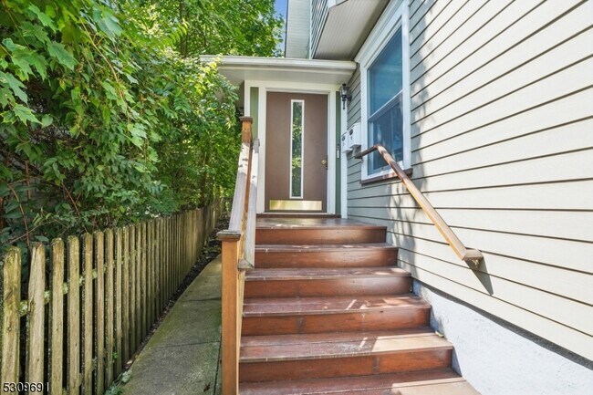 Building Photo - 184 Bellevue Ave