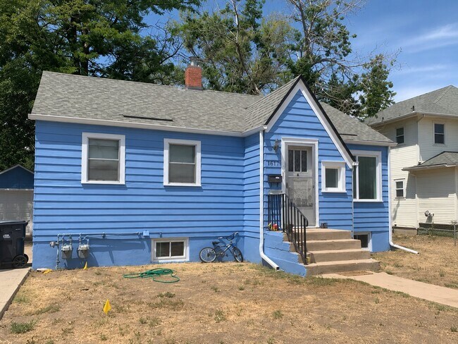 Building Photo - 1617 6th Ave