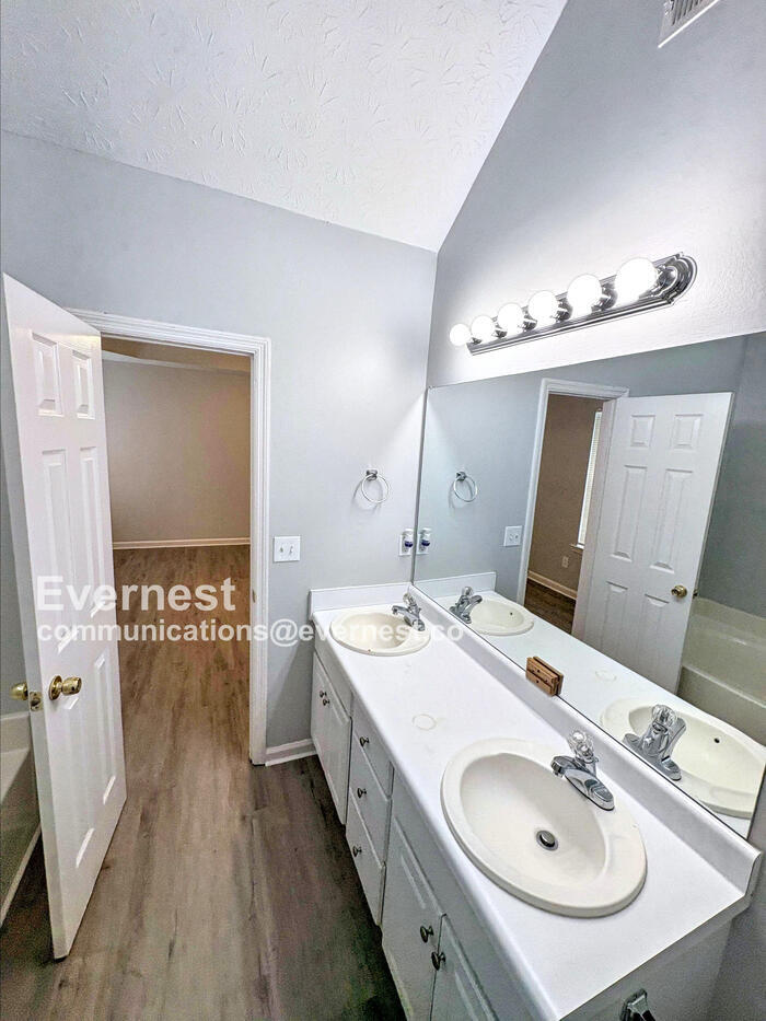 Building Photo - 305 Renee Dawn Ct