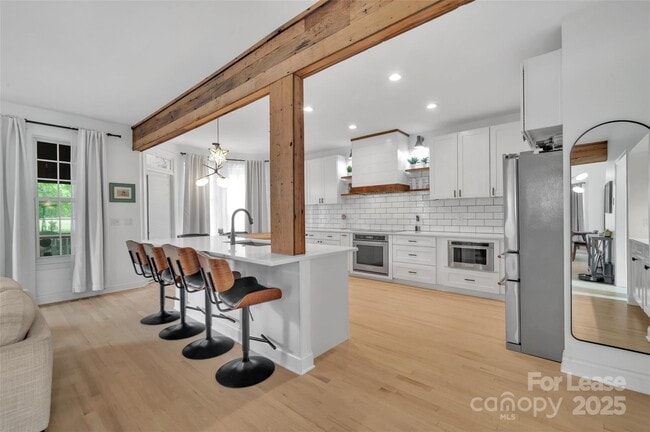 Building Photo - 15737 Agincourt Dr