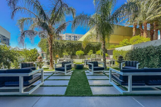 Building Photo - 6th Floor 2-Bedroom Condo with Stunning La...