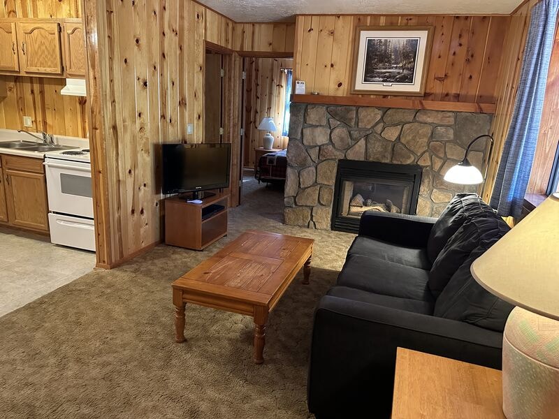 Building Photo - 237 E White Mountain Blvd