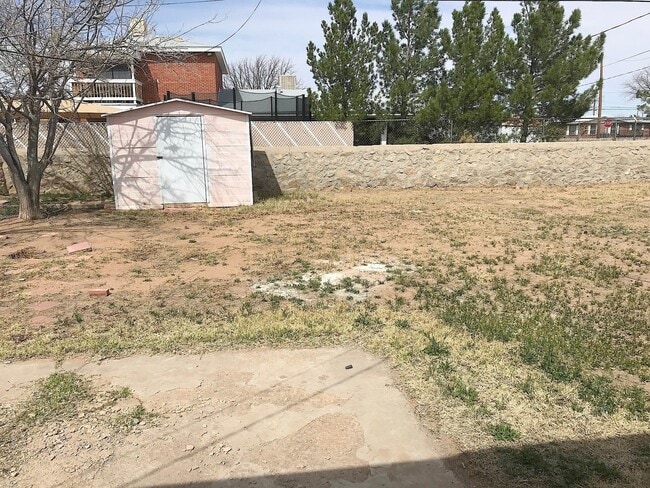 Building Photo - Northeast El Paso 3 Bed Refrig A/C w/Mount...