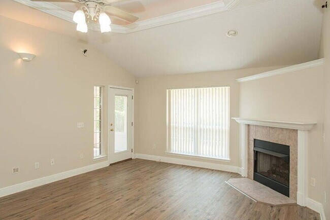 Building Photo - Spacious 4-Bedroom Sanctuary in gated comm...
