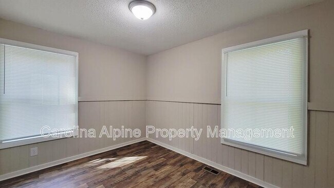 Building Photo - 1306 Ragan Ave