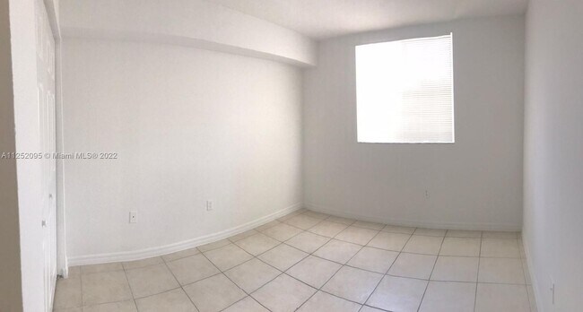 Building Photo - 13770 NE 3rd Ct