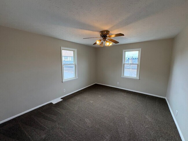 Building Photo - 112 29th St NE