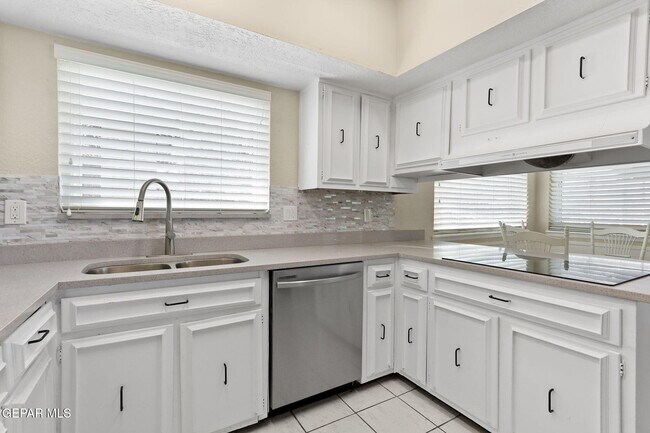 Building Photo - 4871 Los Reales Dr