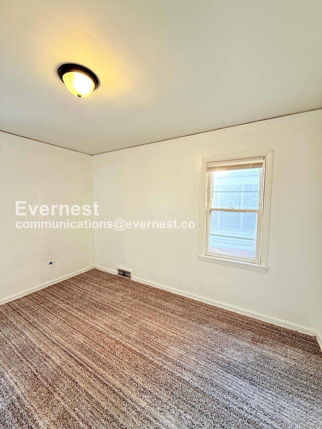 Building Photo - 10747 Roxbury St