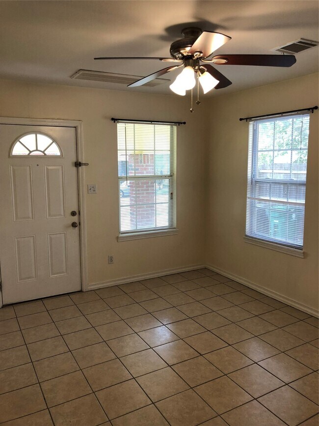 Building Photo - 4927 Leeland St