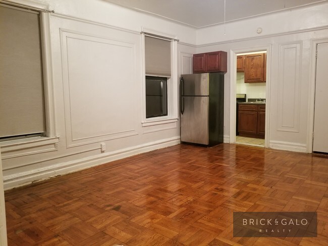 Building Photo - 2110 Westbury Ct