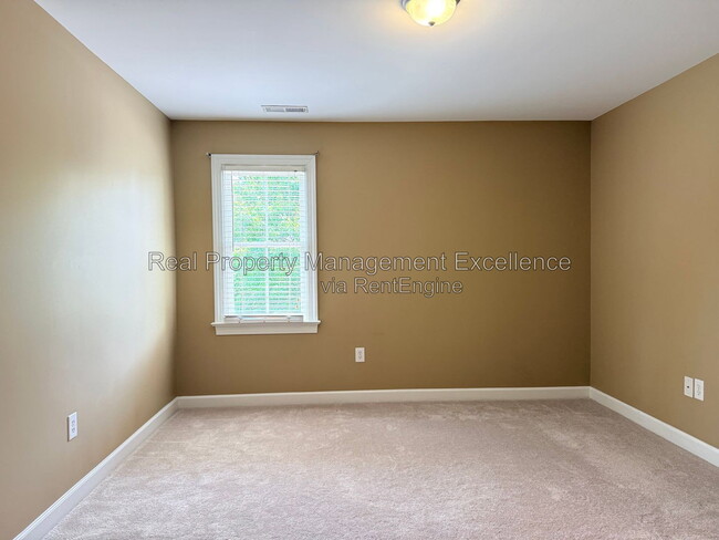 Building Photo - 616 Lake Artesia Ln