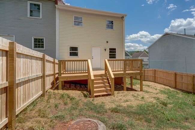 Building Photo - Completely Renovated 3 Bedroom Belmont Townhome Available Now!