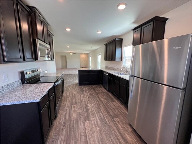 Building Photo - 364 Crescent Park Dr