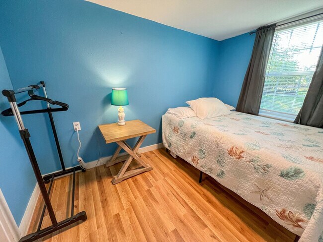 Building Photo - 822 N Ann St