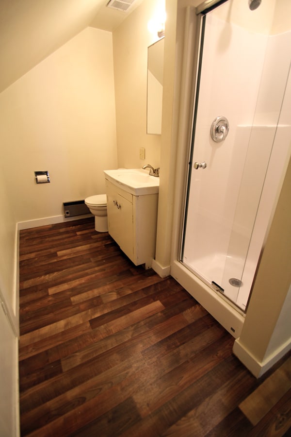 Building Photo - SPACIOUS, UPDATED 7 BEDROOM, 3 BATH, 2 KITCHENS, YARD & DEN BY UW!