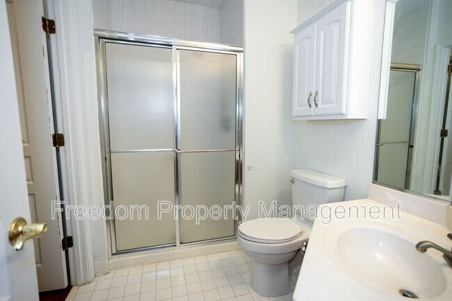 Building Photo - 2204 Westcourt Ln
