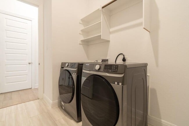 Building Photo - 124 Shagbark Trl