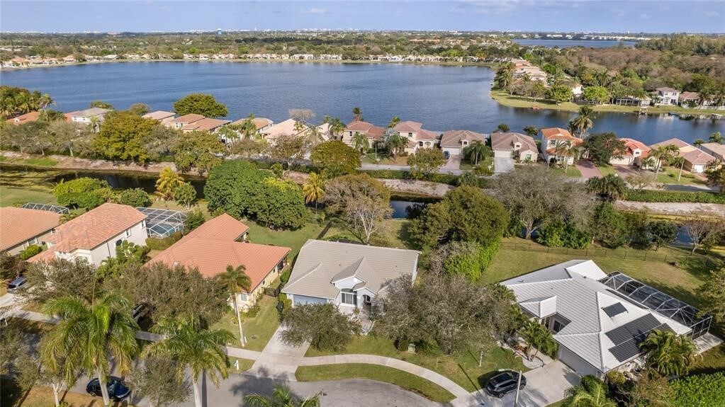 Building Photo - 5460 NW 38th Ter