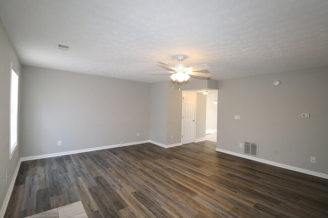 Building Photo - 215 Elkchester Cir