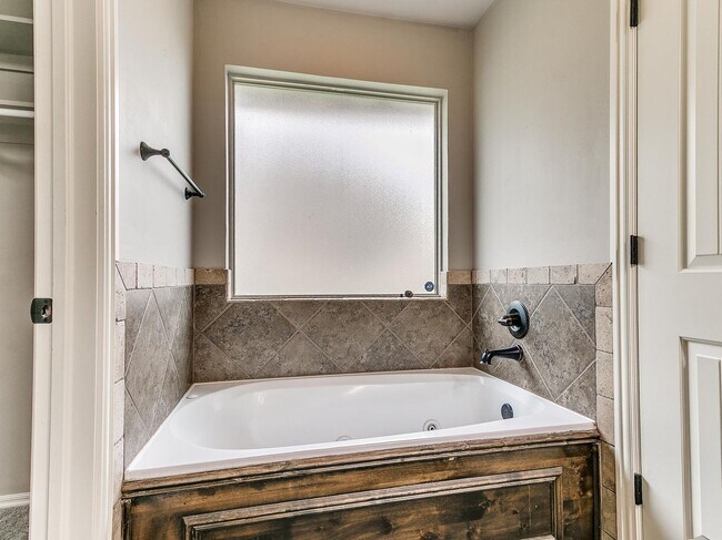 Building Photo - 4817 Arbuckle Dr