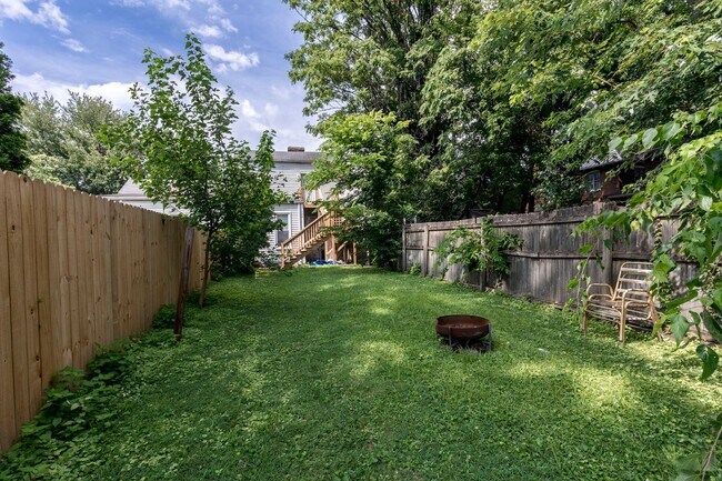 Building Photo - 522 Zane St