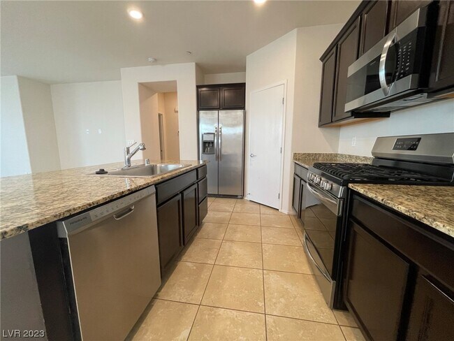 Building Photo - 2124 Del Aqua Ave