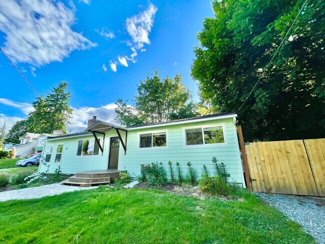 Building Photo - 17606 33rd Pl W