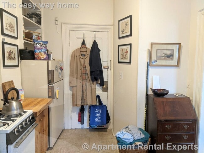 Building Photo - 2 Evergreen Square