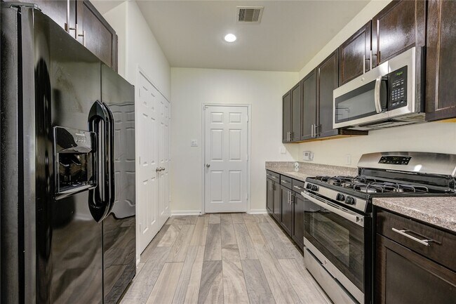 Building Photo - 17021 Wilthorne Gardens Ct