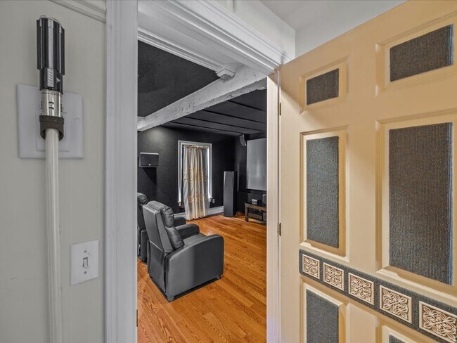 Building Photo - 217 Huntington Rd