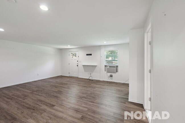 Building Photo - Spacious 4BR House in Duncanville