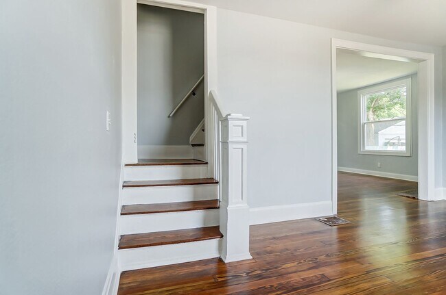 Building Photo - Spacious 3 Bedroom in Hamilton!