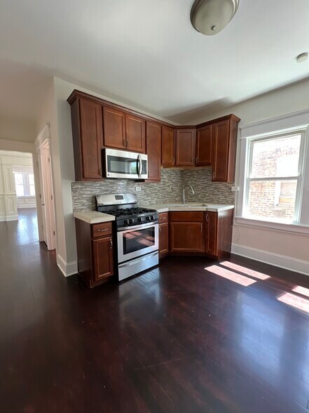 Building Photo - 1828 S 58th Ave