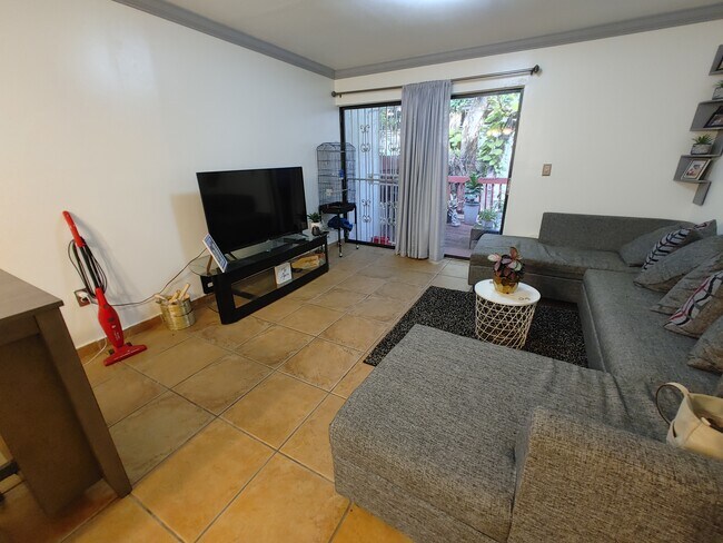 Building Photo - 1901 NW S River Dr