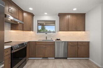 Building Photo - Must See!!!  5 bedroom in Mead School Dist...