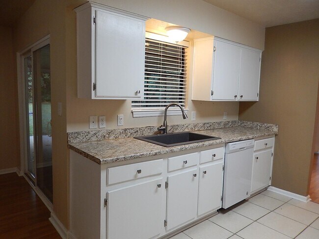Building Photo - 4321 Snoopy Ln