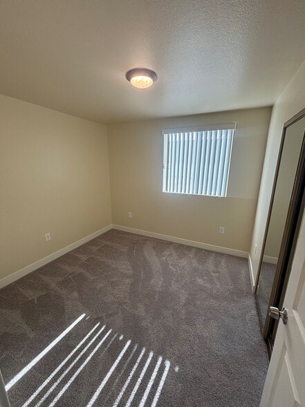 Building Photo - 213 W 82nd St