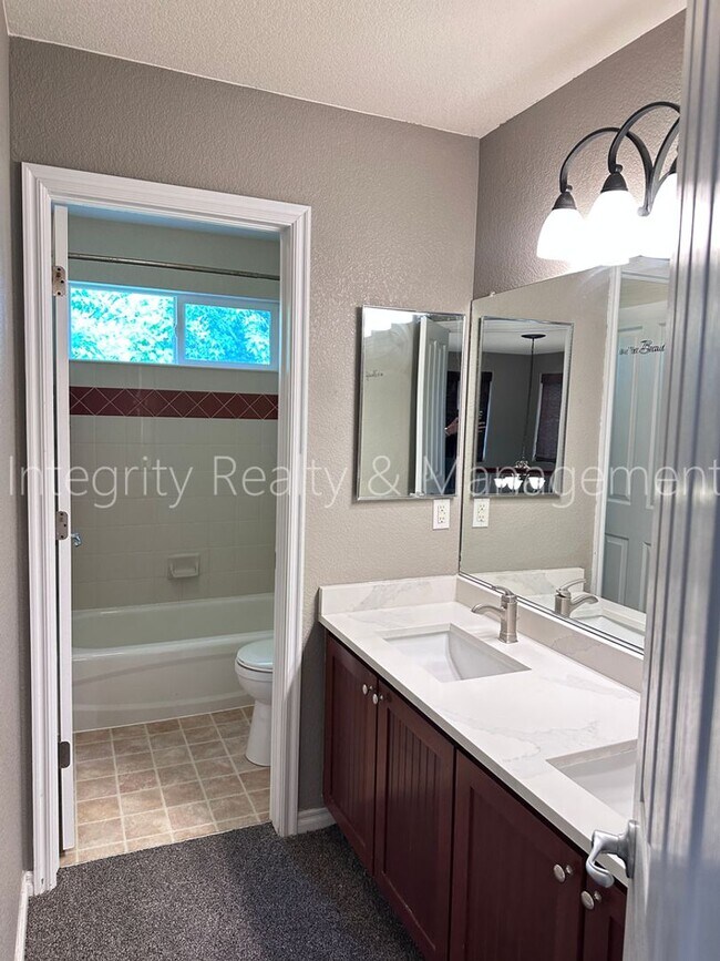 Building Photo - 10644 Wildhurst Cir