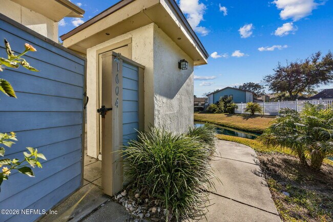 Building Photo - 1604 Challenger Ct W