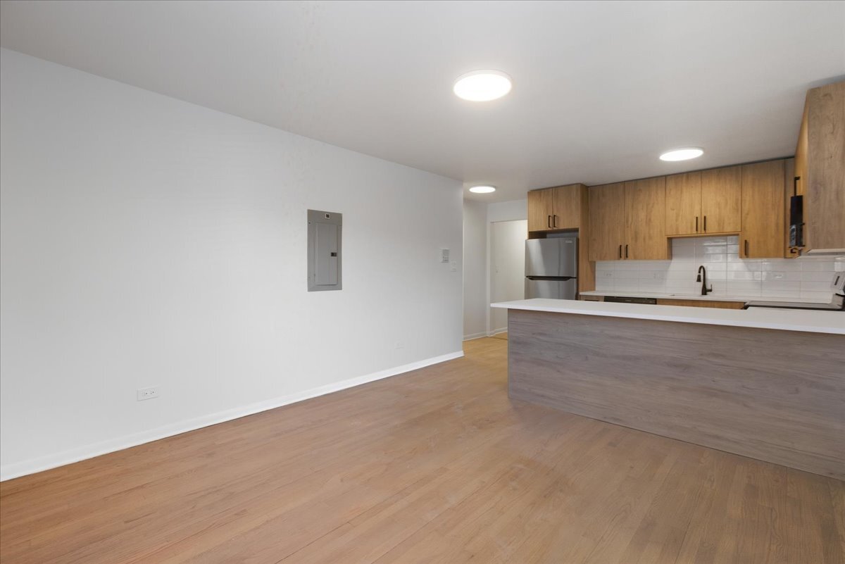 Building Photo - 7358 N Winchester Ave